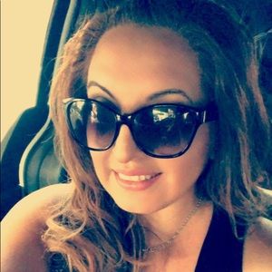 Meet your Posher, Isela